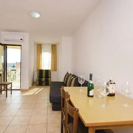Iovo - Comfort One Bedroom With Terrace A2 * Трогир