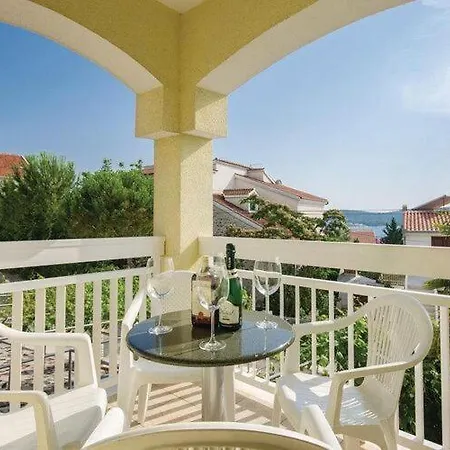 Iovo - Comfort One Bedroom With Terrace A2 * Трогир